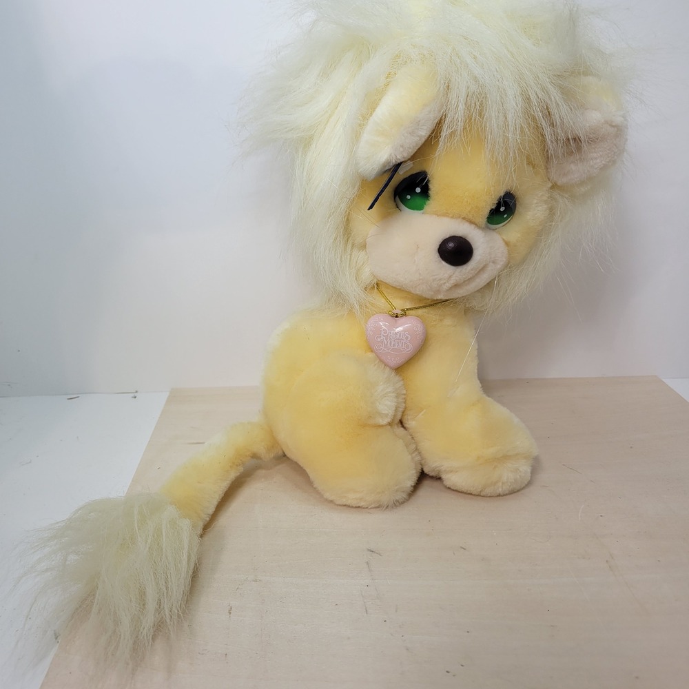 Applause SAMU Plush Lion Toy Pale Yellow Green‎ Eyes Heart Locket 1985 Vintage